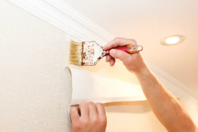 Pose de papier peint à Combiers — revêtements muraux et toiles de verre